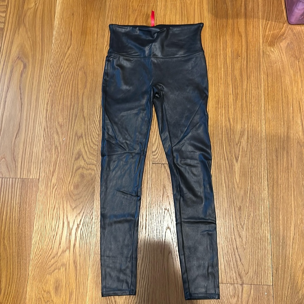 SPANX Faux Leather Legging. Size M. Worn once. Like new!
